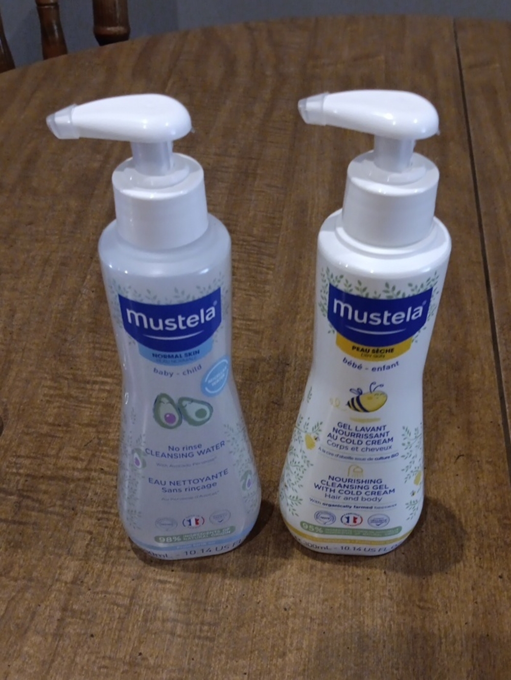 Mustela Baby Cleansing Water & Nourishing Cleansing Gel — White